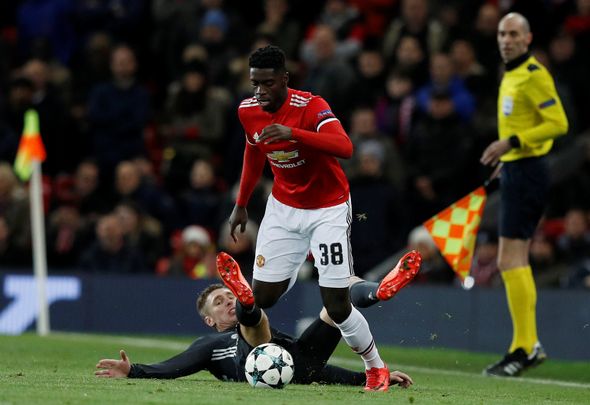 Aston Villa: Journalist discusses potential transfer move for Axel Tuanzebe