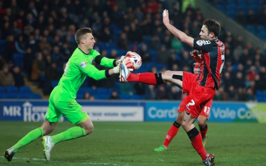Image for West Brom begin talks to sign Sheffield United keeper Simon Moore