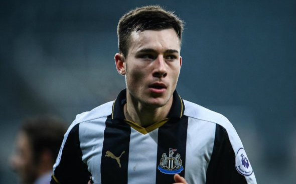 Image for Newcastle winger Roberts leaves St James’ Park on loan
