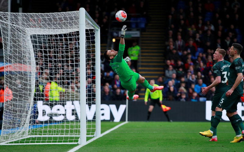 Image for Newcastle United: Fans react as Dubravka fitness news emerges