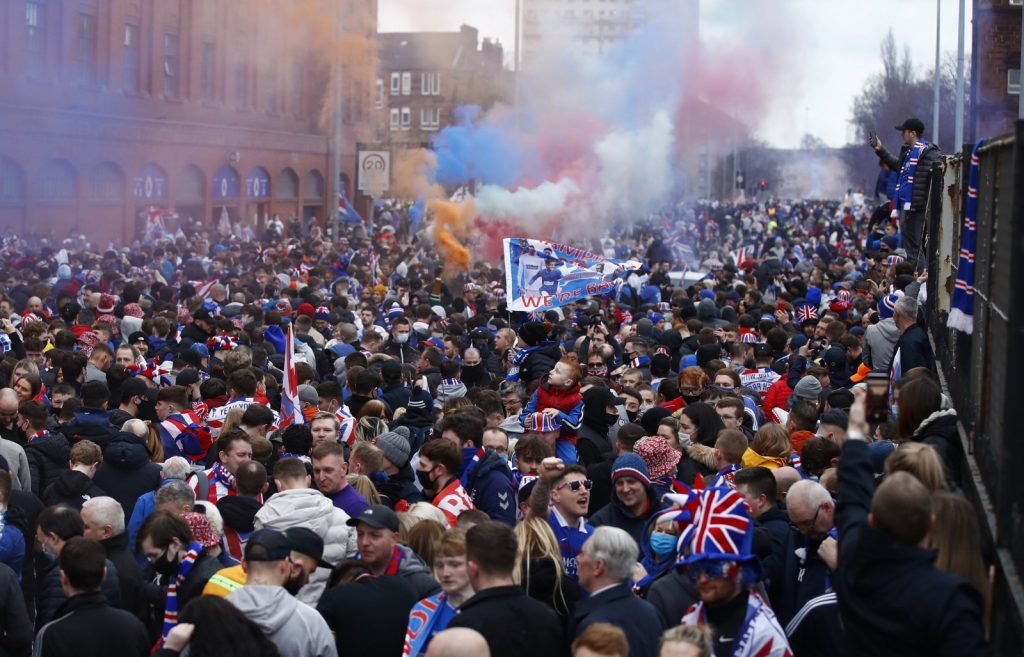 Rangers-fans-celebrate-on-the-streets