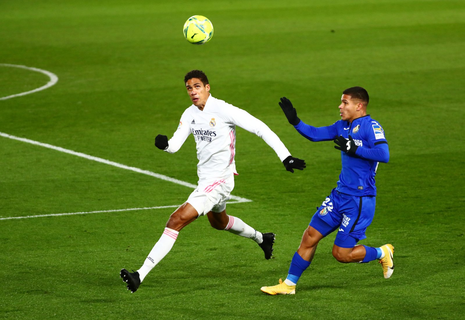 Gillespie urges United to sign Varane