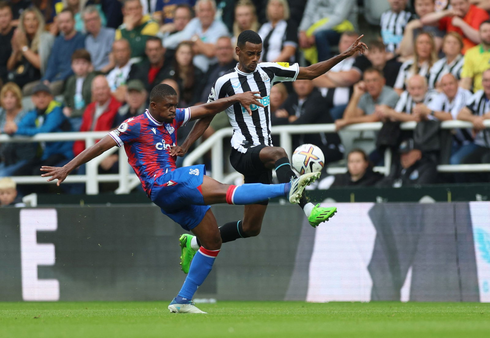 Newcastle United Alexander Isak Praised Amid Conversations With Alan