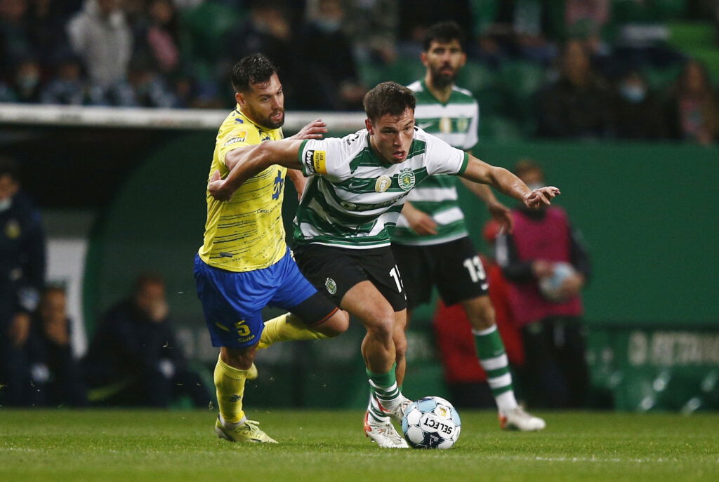 Manuel Ugarte in action with Arouca's David Simao