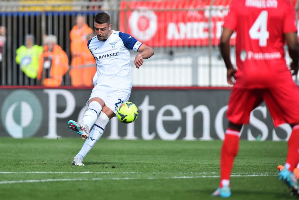 Sergej-Milinkovic-Savic-taking-a-free-kick-for-Lazio-