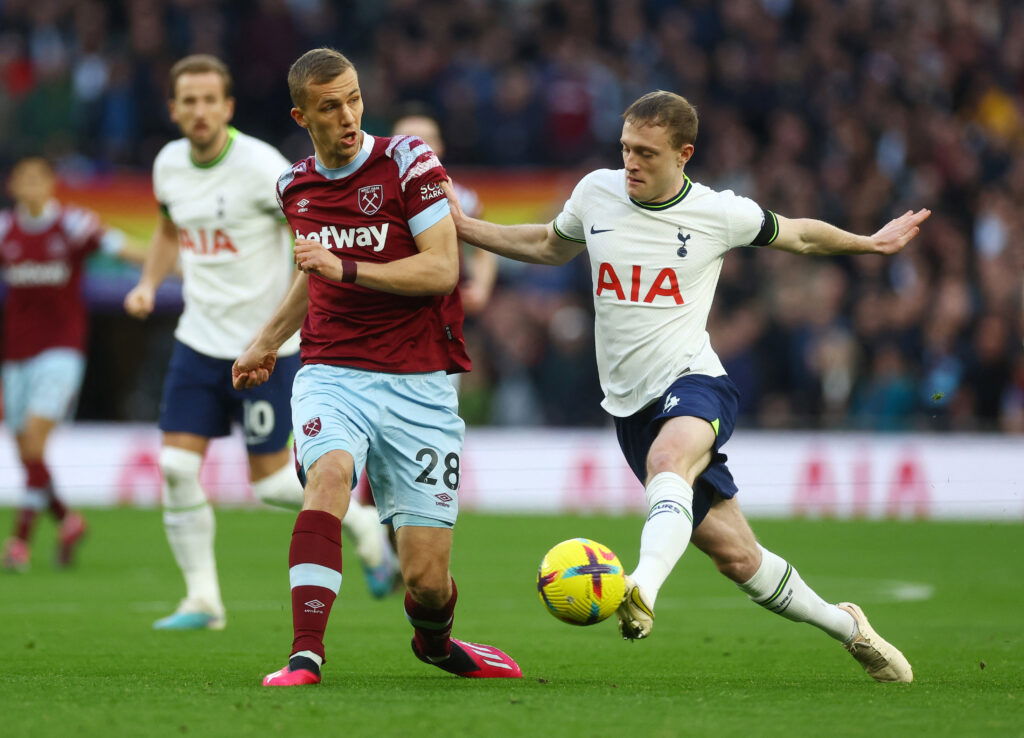 Tomas-Soucek-playing-against-Spurs